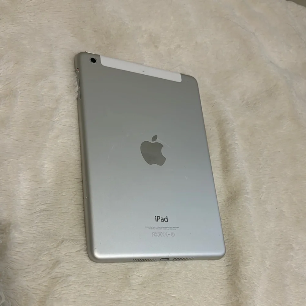 Silver iPad Mini 2 WiFi + Cellular 16 GB